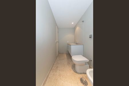 Apartamento à venda com 272m², 3 quartos e 3 vagasBanheiro da Suíte 1