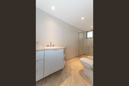 Apartamento à venda com 272m², 3 quartos e 3 vagasBanheiro da Suíte 2