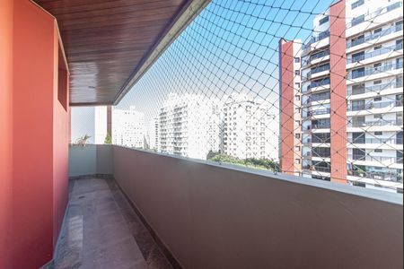 Apartamento à venda com 272m², 3 quartos e 3 vagasVaranda da Suite 1 e 2
