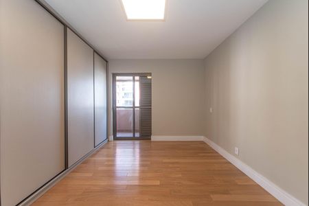 Apartamento à venda com 272m², 3 quartos e 3 vagasSuite 2