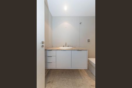 Apartamento à venda com 272m², 3 quartos e 3 vagasBanheiro da Suíte 1