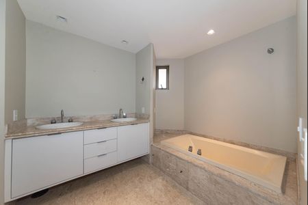 Apartamento à venda com 272m², 3 quartos e 3 vagasBanheiro da Suíte 3