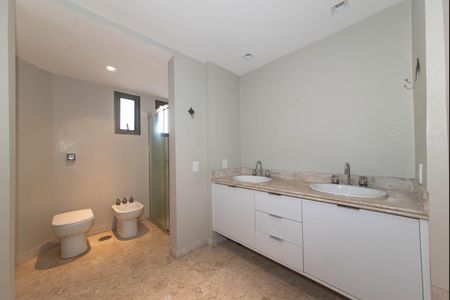 Apartamento à venda com 272m², 3 quartos e 3 vagasBanheiro da Suíte 3