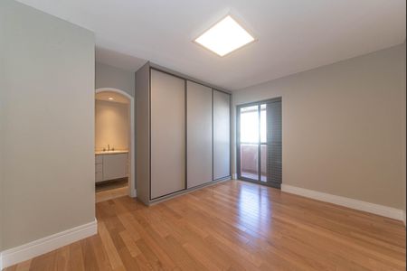 Apartamento à venda com 272m², 3 quartos e 3 vagasSuite 2