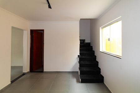 Sala de casa de condomínio para alugar com 2 quartos, 82m² em Vila Alpina, São Paulo