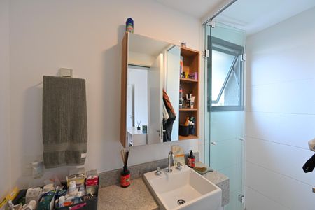 Apartamento à venda com 98m², 3 quartos e 2 vagasBanheiro da Suite