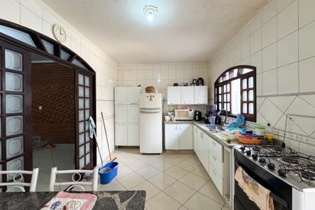 Casa à venda com 282m², 4 quartos e 2 vagasCozinha 
