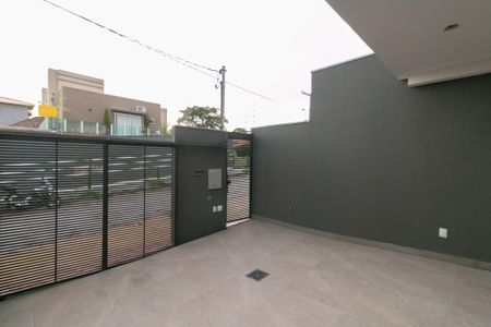 Casa à venda com 119m², 3 quartos e 1 vaga