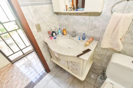 Casa à venda com 120m², 4 quartos e 2 vagasBanheiro