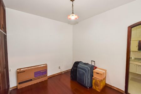 Casa à venda com 120m², 4 quartos e 2 vagasSuíte