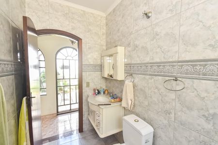 Casa à venda com 120m², 4 quartos e 2 vagasBanheiro