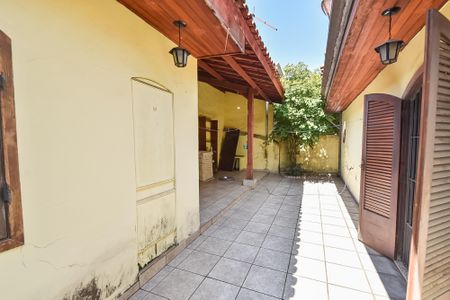 Casa à venda com 120m², 4 quartos e 2 vagasÁrea de serviço