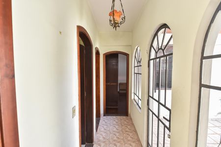 Casa à venda com 120m², 4 quartos e 2 vagasCorredor