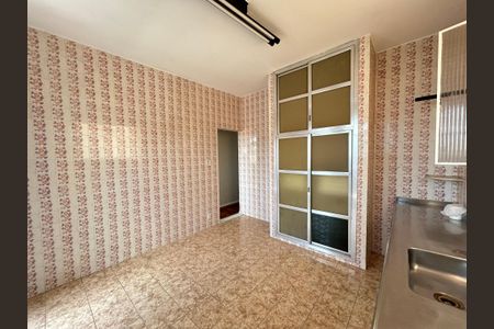 Casa para alugar com 233m², 3 quartos e 2 vagasCozinha