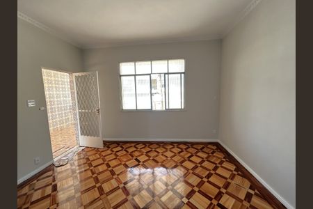 Casa para alugar com 233m², 3 quartos e 2 vagasSala
