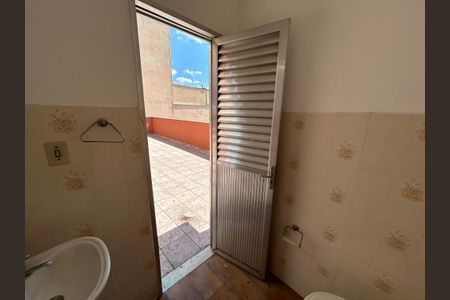 Casa para alugar com 233m², 3 quartos e 2 vagasBanheiro 2