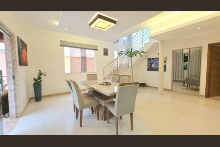 Casa de condomínio para alugar com 340m², 3 quartos e 2 vagas