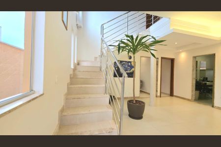 Casa de condomínio para alugar com 340m², 3 quartos e 2 vagas