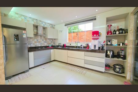 Casa de condomínio para alugar com 340m², 3 quartos e 2 vagas