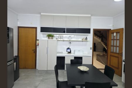 Casa à venda com 373m², 4 quartos e 4 vagas Casa à venda com 373m², 4 quartos e 4 vagasCozinha