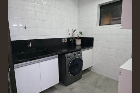 Casa à venda com 373m², 4 quartos e 4 vagas Casa à venda com 373m², 4 quartos e 4 vagasÁrea de serviço