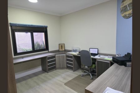 Casa à venda com 373m², 4 quartos e 4 vagas Casa à venda com 373m², 4 quartos e 4 vagasEscritório