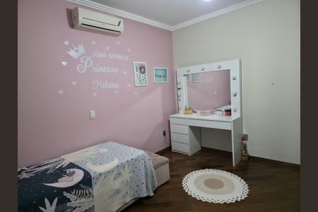 Casa à venda com 373m², 4 quartos e 4 vagas Casa à venda com 373m², 4 quartos e 4 vagasQuarto