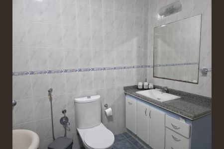 Casa à venda com 373m², 4 quartos e 4 vagas Casa à venda com 373m², 4 quartos e 4 vagasBanheiro