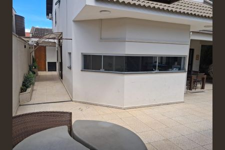 Casa à venda com 373m², 4 quartos e 4 vagas Casa à venda com 373m², 4 quartos e 4 vagasÁrea externa