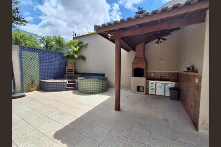 Casa à venda com 373m², 4 quartos e 4 vagas Casa à venda com 373m², 4 quartos e 4 vagasÁrea externa