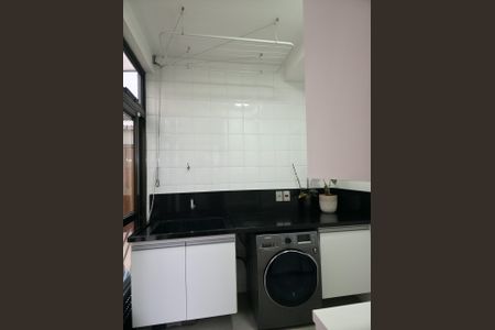 Casa à venda com 373m², 4 quartos e 4 vagas Casa à venda com 373m², 4 quartos e 4 vagasÁrea de serviço