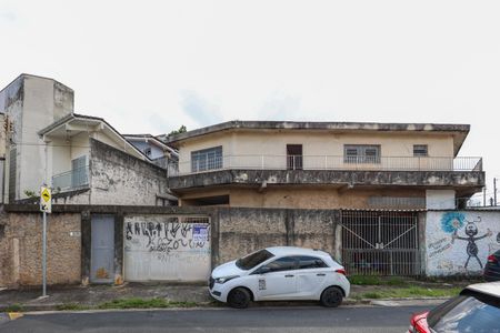 Casa à venda com 350m², 3 quartos e 3 vagas Casa à venda com 350m², 3 quartos e 3 vagasFachada