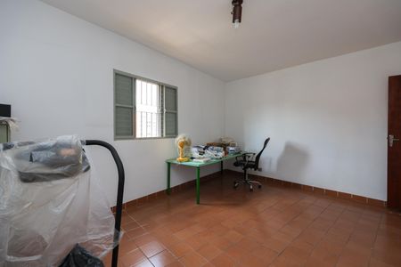Casa à venda com 350m², 3 quartos e 3 vagas Casa à venda com 350m², 3 quartos e 3 vagasQuarto 2