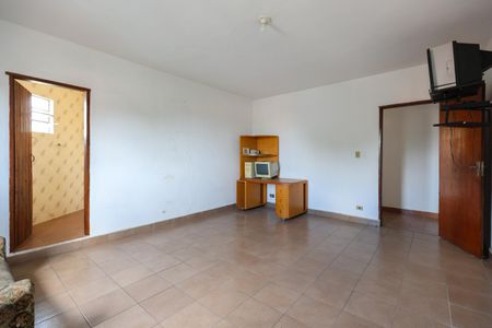 Casa à venda com 350m², 3 quartos e 3 vagas Casa à venda com 350m², 3 quartos e 3 vagasSuíte