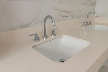 Apartamento à venda com 244m², 4 quartos e 4 vagasBanheiro da Suíte 1