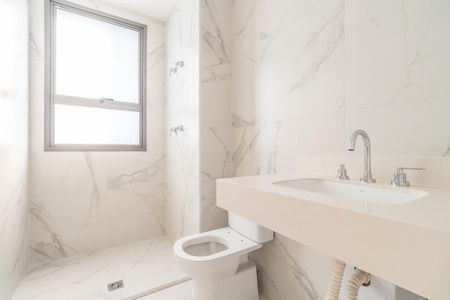 Apartamento à venda com 244m², 4 quartos e 4 vagasBanheiro da Suíte 4