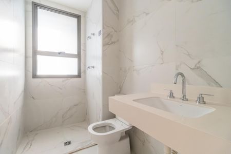 Apartamento à venda com 244m², 4 quartos e 4 vagasBanheiro da Suíte 2