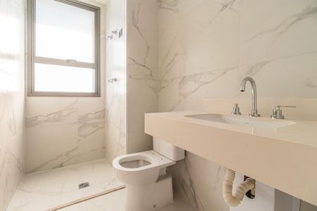 Apartamento à venda com 244m², 4 quartos e 4 vagasBanheiro da Suíte 3