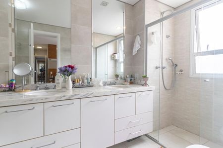 Apartamento para alugar com 187m², 3 quartos e 3 vagasBanheiro da Suíte 1