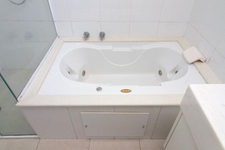 Casa de condomínio à venda com 470m², 6 quartos e 6 vagasBanheiro