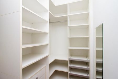 Casa de condomínio à venda com 470m², 6 quartos e 6 vagasCloset
