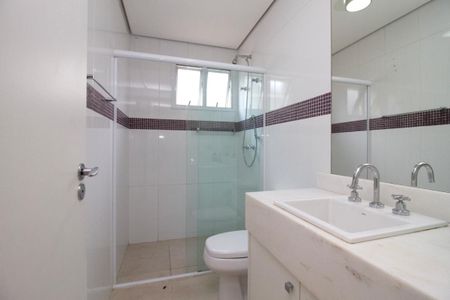 Casa de condomínio à venda com 470m², 6 quartos e 6 vagasBanheiro 1