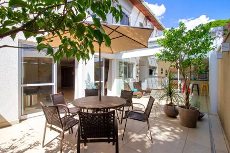 Casa de condomínio à venda com 470m², 6 quartos e 6 vagasVaranda