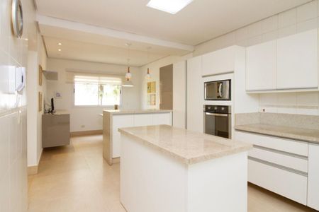 Casa de condomínio à venda com 470m², 6 quartos e 6 vagasCozinha
