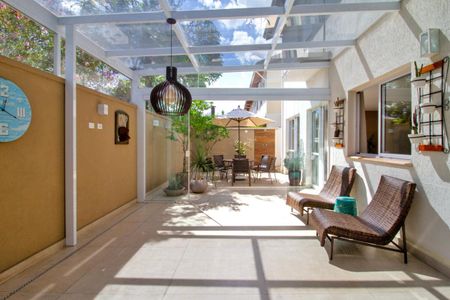 Casa de condomínio à venda com 470m², 6 quartos e 6 vagascomodo