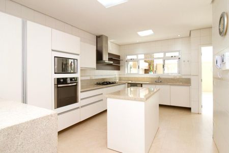 Casa de condomínio à venda com 470m², 6 quartos e 6 vagasCozinha