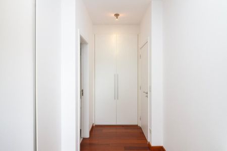 Casa de condomínio à venda com 470m², 6 quartos e 6 vagasCorredor