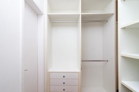 Casa de condomínio à venda com 470m², 6 quartos e 6 vagasQuarto