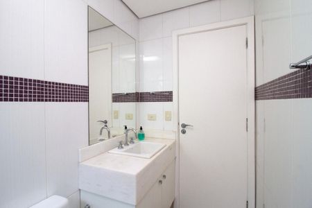 Casa de condomínio à venda com 470m², 6 quartos e 6 vagasBanheiro 