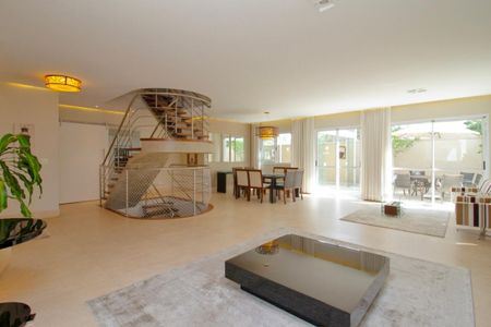 Casa de condomínio à venda com 470m², 6 quartos e 6 vagasSala